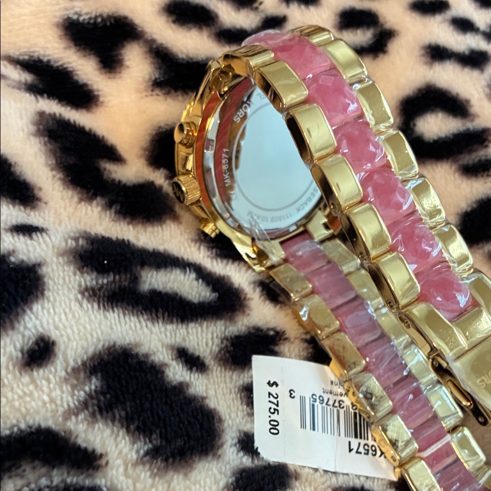 💞Michael Kors Gold Tone Watch with Pink Center Links 💞 - Picture 6 of 6